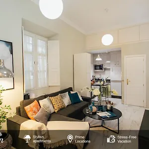 Comfortable Duplex- 1bd 2bth- Dean Miranda Siviglia